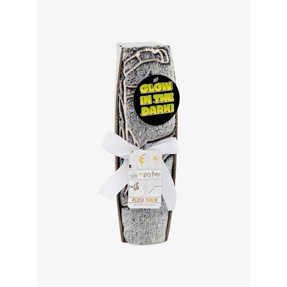 Harry Potter Monster Book Magical Creatures Glow In The Dark Throw Blanket NEW - Picture 5 of 16